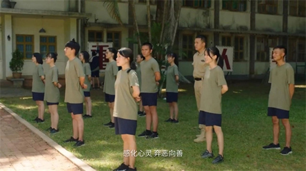 飞越13号房手机版截图1